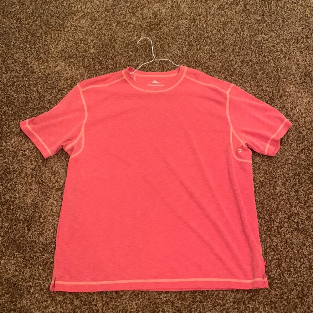 Tommy Bahama men’s crew neck dress tshirt; coral; XL; smoke free home